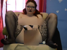 Redhead in stockings demonstrates how to properly stimulate a cunt