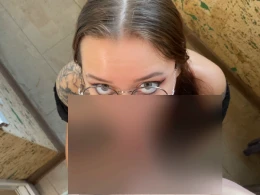 Tattooed babe in glasses blowing a dick