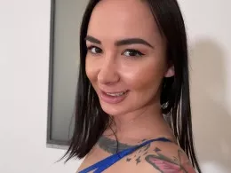 Do you like getting a closeup of my nicely shaved slit?