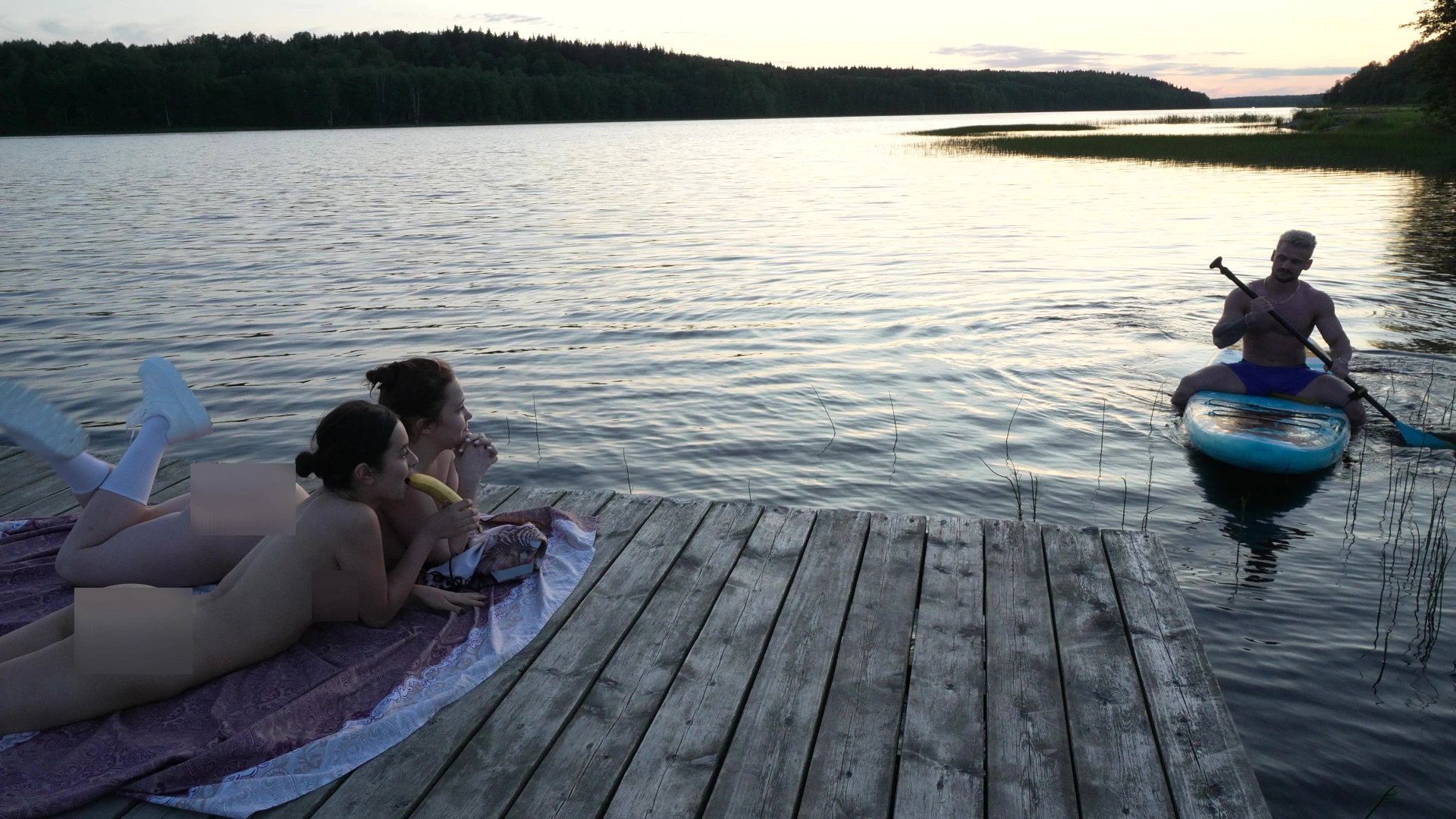 SUP Dude At The Lake Fucked Two Hot Babes Right On The Beach