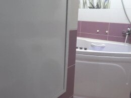 Walking in on my girlfriend in the bathtub and getting a blowjob