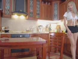 Hot Blonde Amateur Fingers Herself Wild on Kitchen Table in Heels 🍑😈