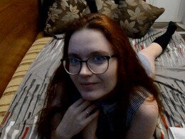 Nerdy babe shows off her feet while masturbating for you