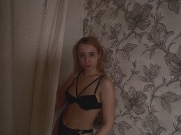 Amateur girlfriend fucks her BF in different positions and gets a facial