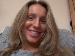 Playful Girl Flashes Her Pink, Beautiful Pussy Hole Wide 🍆💗