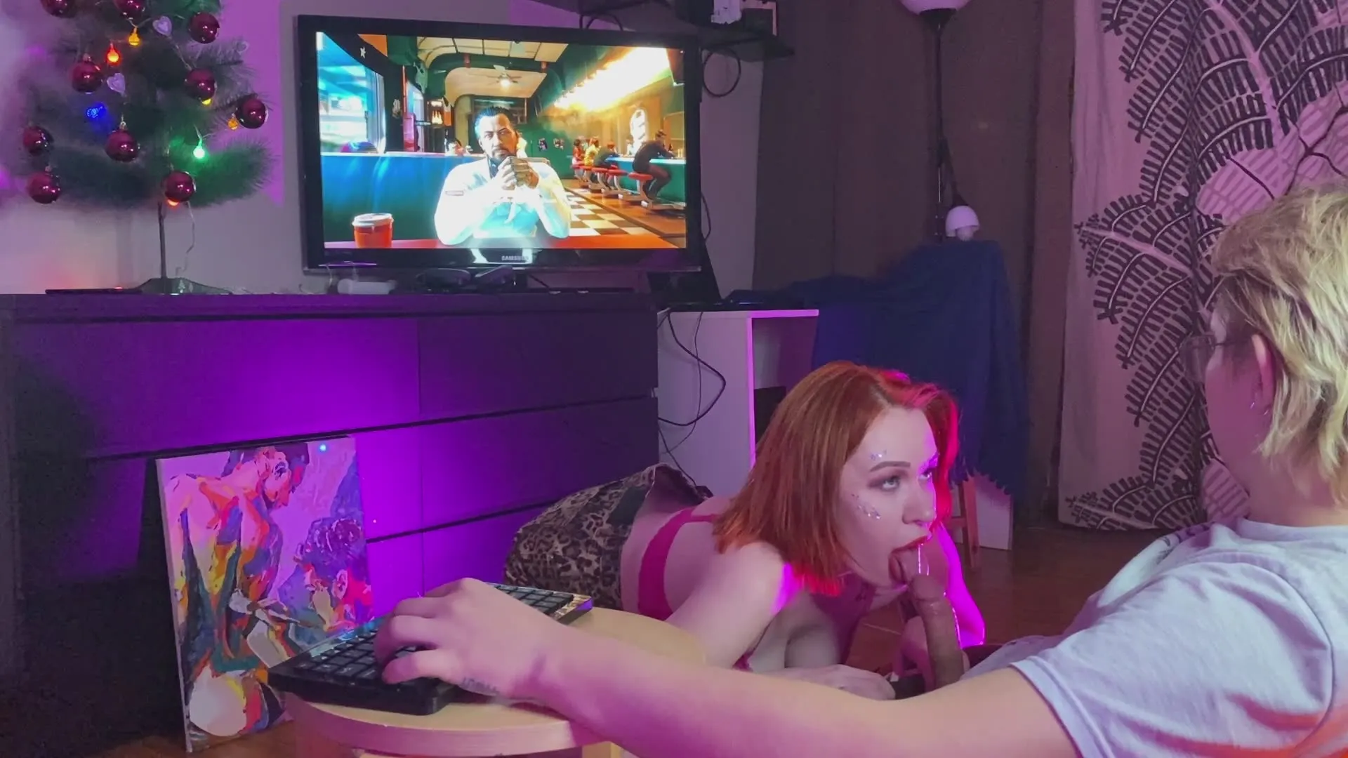 Lucky gamer gets a blowjob while playing his favorite game